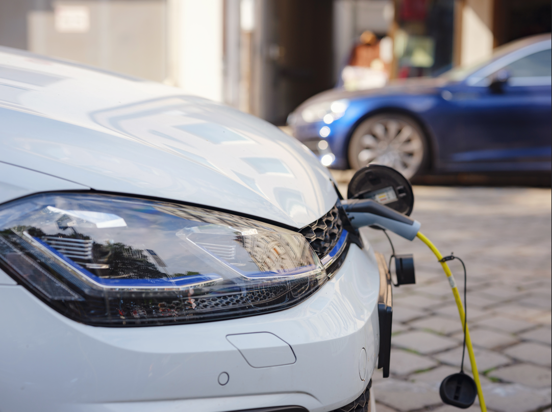 How much does it cost to lease an electric car?